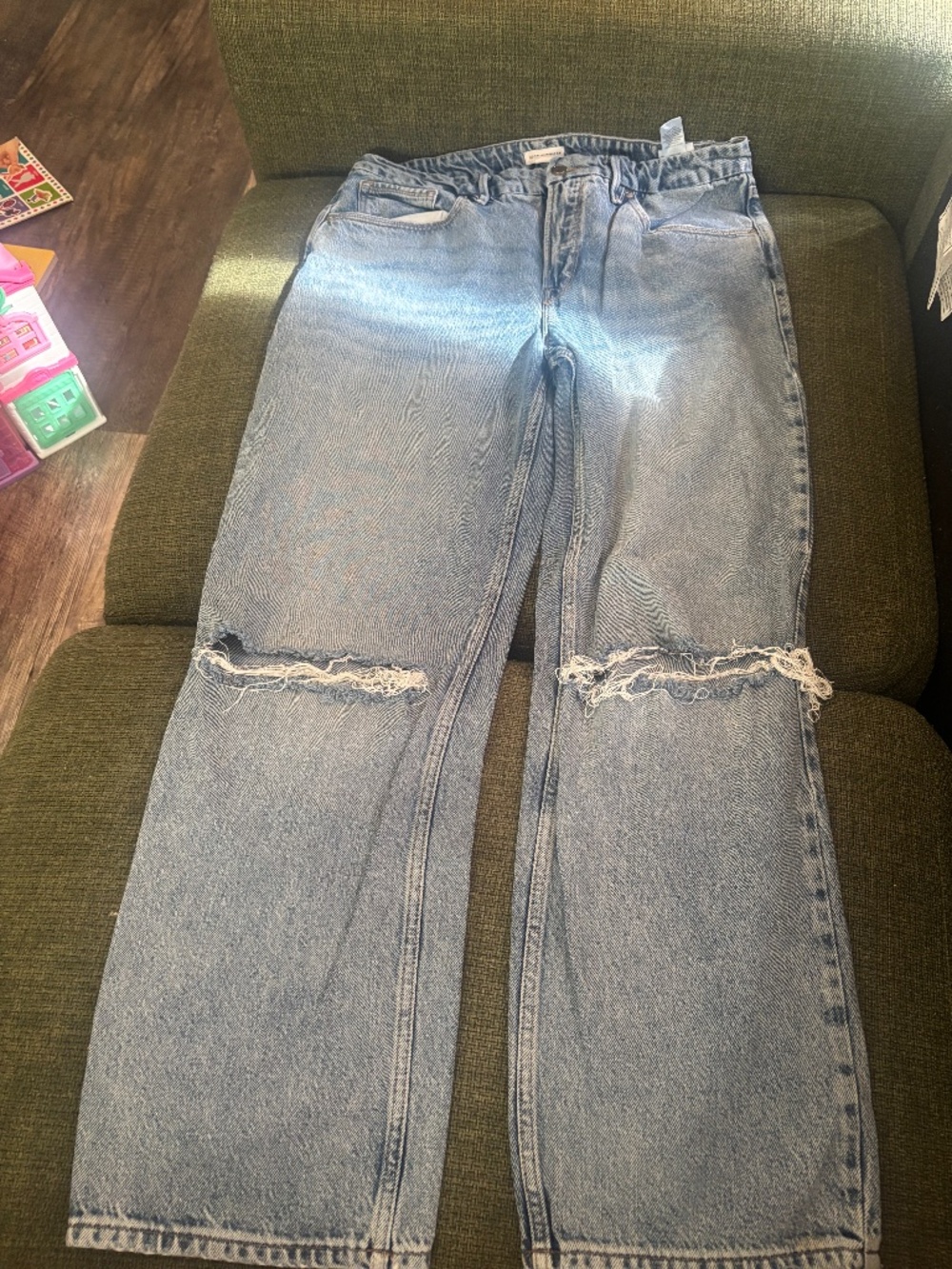 Good American Light Wash Distressed Jeans Size 14 / 32